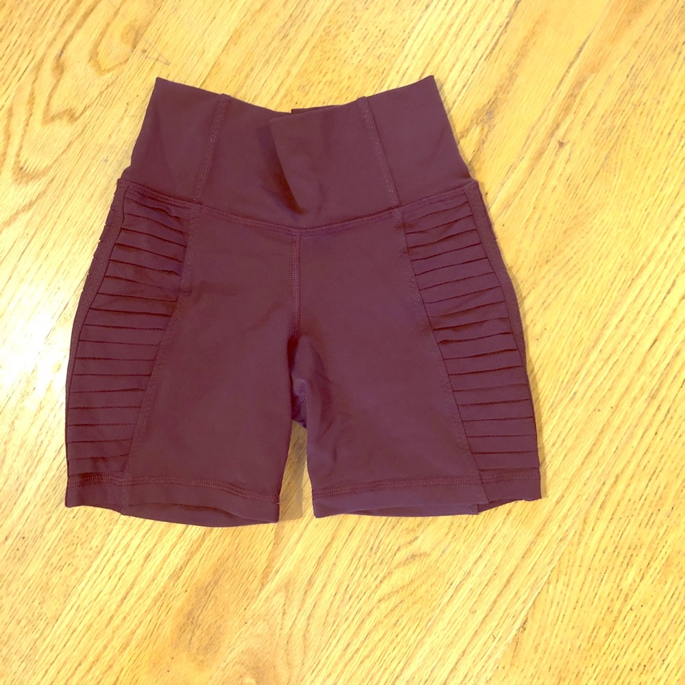 Lululemon dark plum purple short size 2- worn once